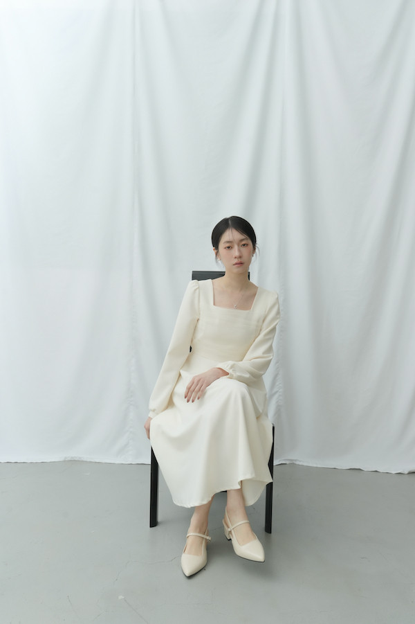 抓褶網紗設計長袖洋裝(米白) 