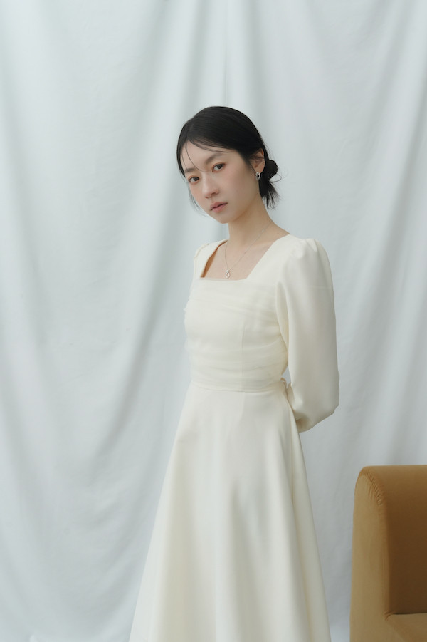 抓褶網紗設計長袖洋裝(米白) 