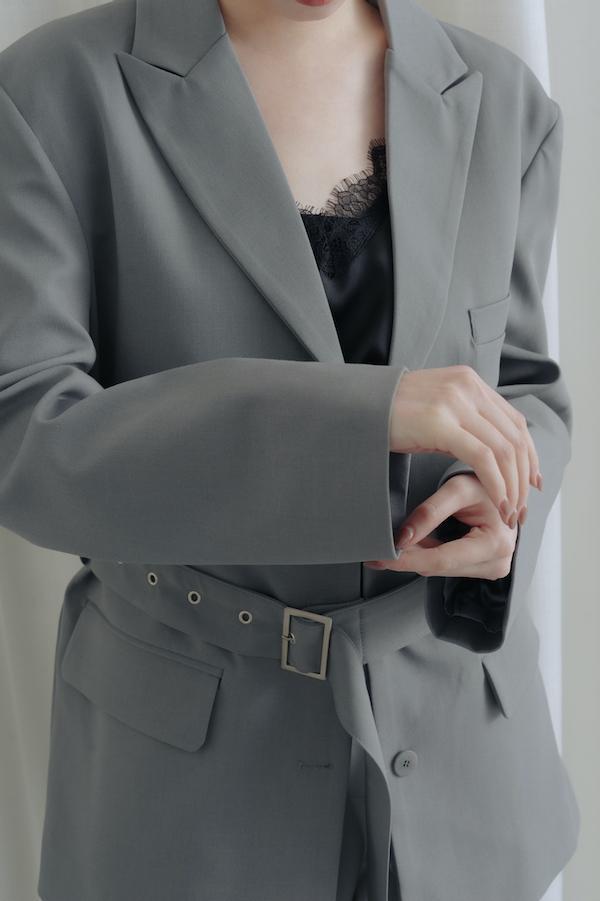 附腰帶時髦西裝外套(深灰) 