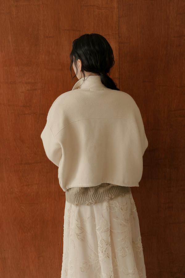 包領金釦暗門襟設計外套(米白) 