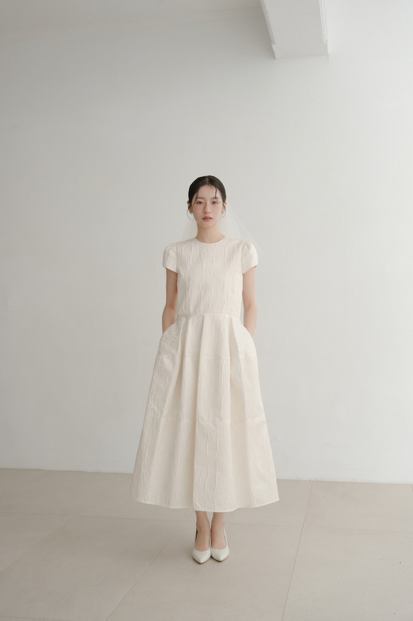 水波紋理立體剪裁洋裝(白) 
