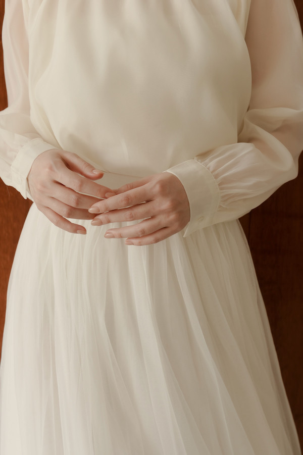 領口水鑽設計上衣(米白) 