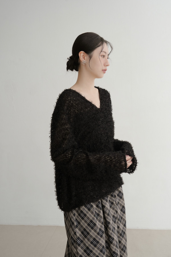 Ｖ領亮亮毛毛上衣(黑) 