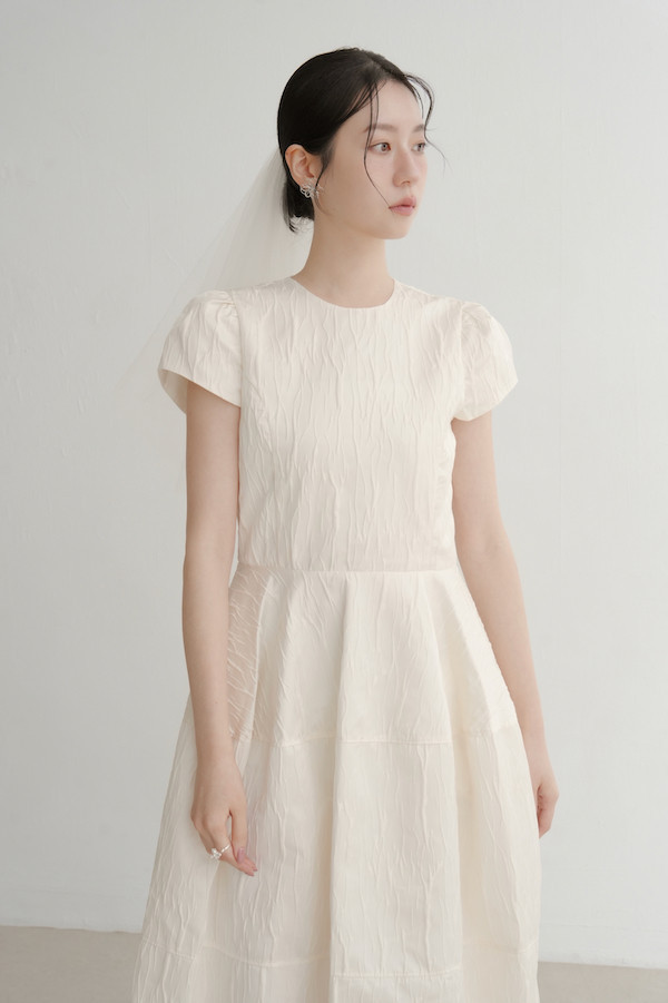水波紋理立體剪裁洋裝(白) 