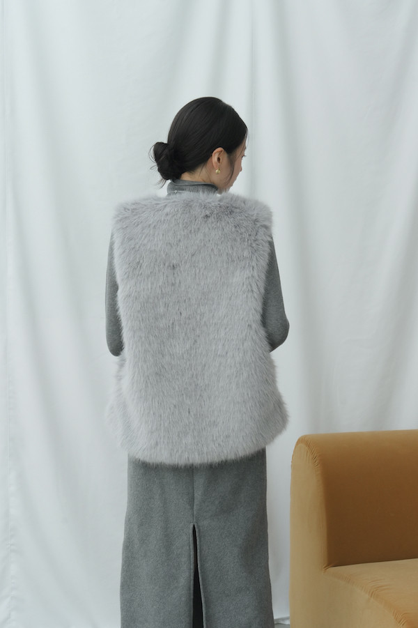 毛絨感Ｖ領光澤背心+上衣(灰) 