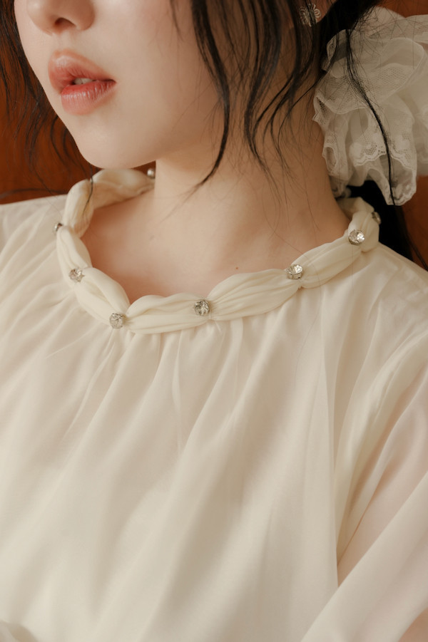 領口水鑽設計上衣(米白) 