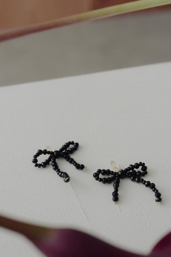 黑色蝴蝶結圓珠耳針 