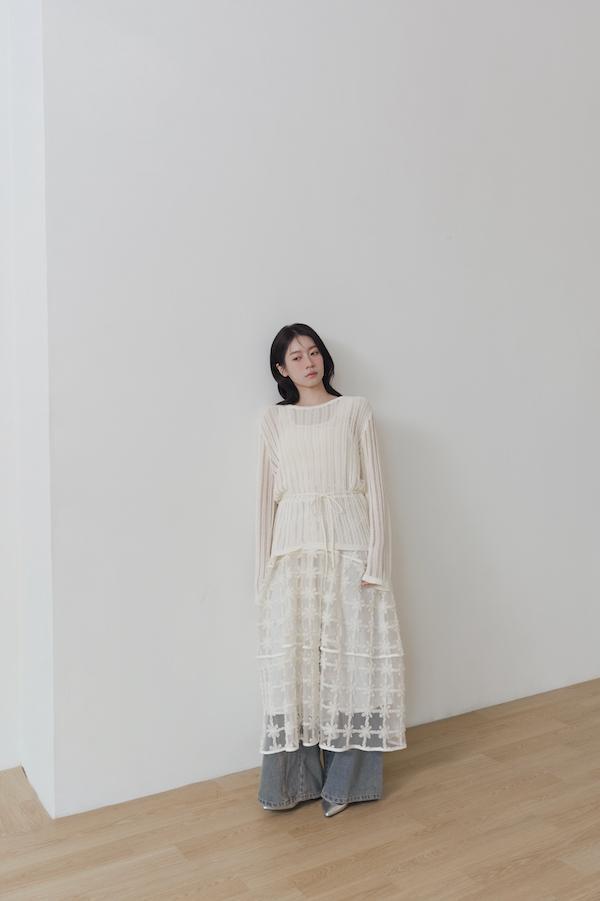 直條紋洞洞針織上衣(白) 