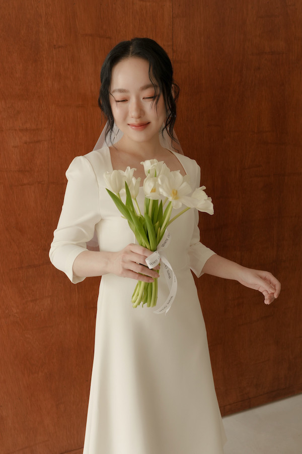 弧型領口七分袖輕婚紗(白) 