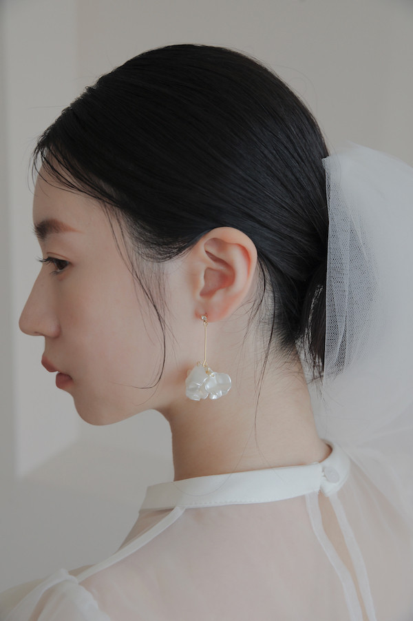 金色垂墜花瓣耳針 
