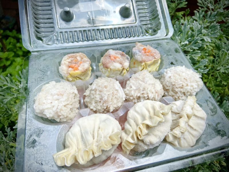 珍珠鮮肉丸 / 鮮蔬魚翅餃 / 水晶鮮蝦餃 / 鮮蝦拌雲吞 珍珠鮮肉丸,鮮蔬魚翅餃,鮮蝦燒賣,綜合三品,溫體豬,港式,
水晶鮮蝦餃,鮮蝦拌雲吞