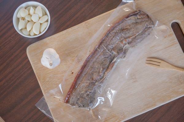 台灣鹹豬肉 鹹豬肉料理鹹豬肉的做法,露營,烤肉,鹹豬肉食譜,鹹豬肉醃製,鹹豬肉成本,鹹豬肉價格,鹹豬肉香料,古早味鹹豬肉做法,鹹豬肉怎麼做,鹹豬肉推薦,台灣鹹豬肉,鹹豬肉的保存方法,鹹豬肉的製作過程,鹹豬肉好吃的吃法,鹹豬肉炒
