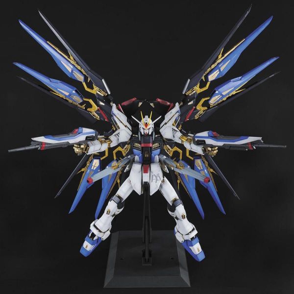 萬代 PG 1/60 ZGMF-X20A 攻擊自由鋼彈 