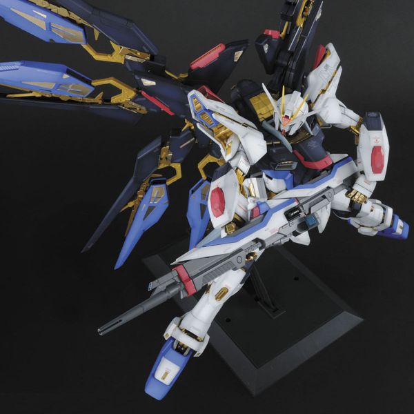 萬代 PG 1/60 ZGMF-X20A 攻擊自由鋼彈 