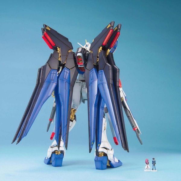 萬代 MG 1/100 攻擊自由鋼彈 