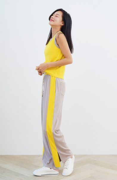 JUNE COLOR-BLOCK PANTS caratiga、紗棉針織布、不對稱設計、嘻哈、撞色、顯瘦、運動時尚、舒適透氣、寬版、