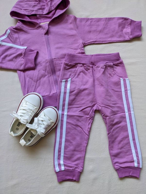 紫色運動服套裝 