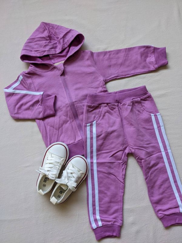 紫色運動服套裝 