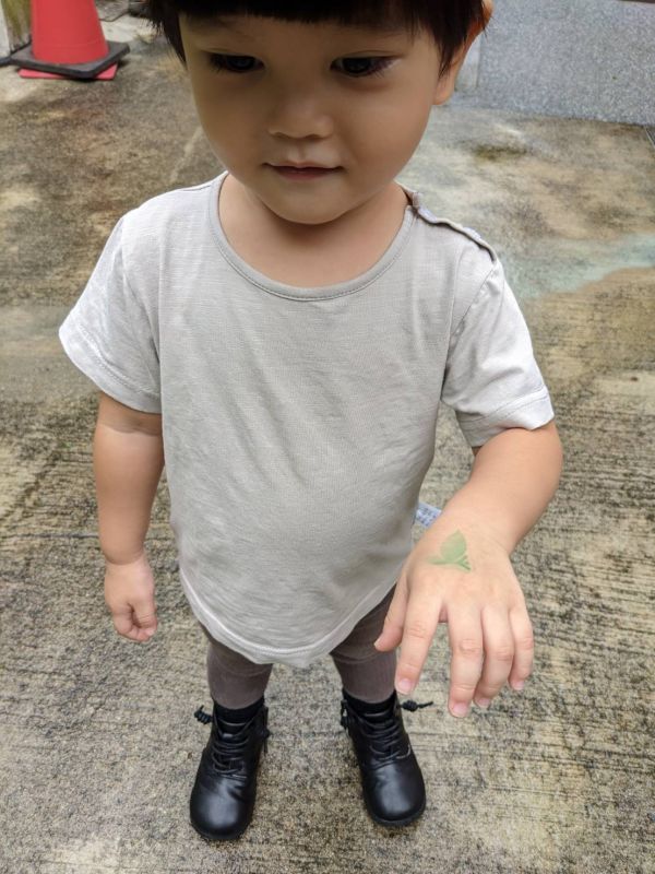 素面肩釦T-SHIRT 