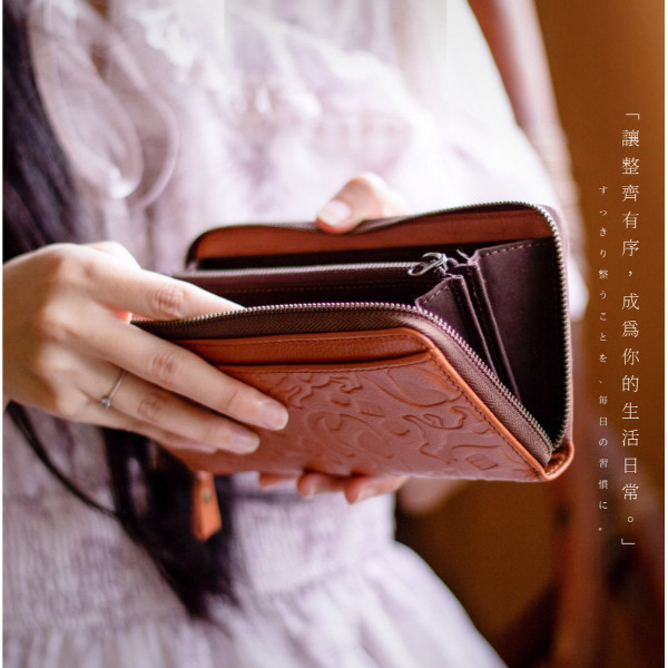 日貨-頭層牛皮貓咪圖騰拉鍊長夾女夾-野村修平【LH1143】 