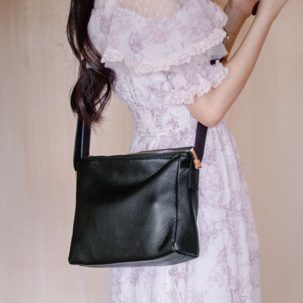 頭層牛皮極簡素色肩背包女包【LB1201】 