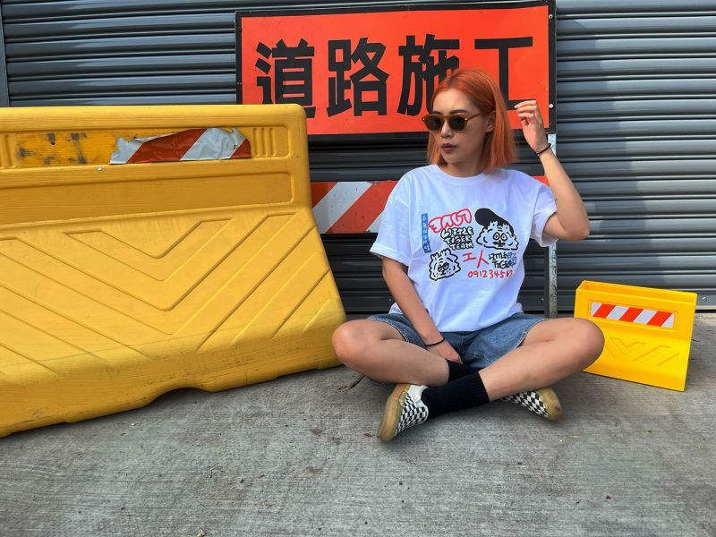合法的塗鴉t-shirt跟大學tee 塗鴉, tshirt, 大學tee