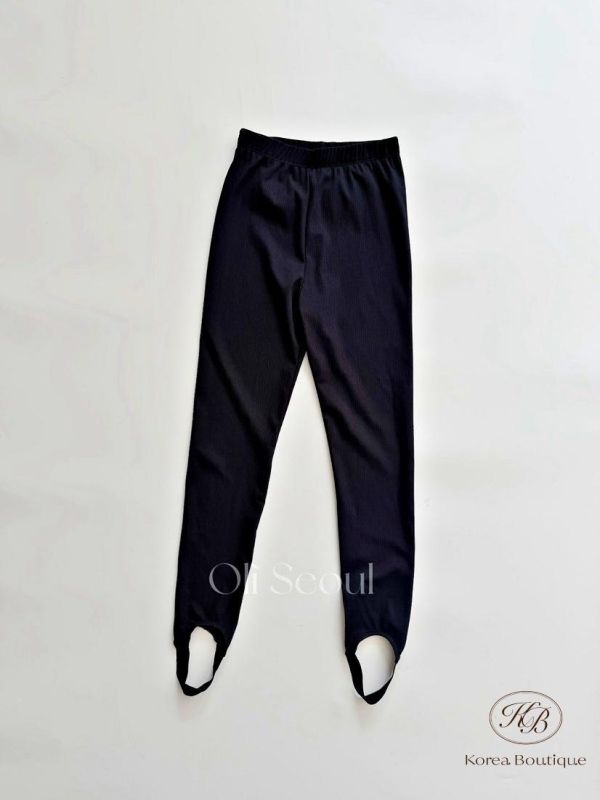 SS274 春季 今年必備的時髦踩腳褲 