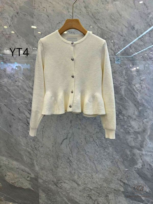 SS09 冬季 質感愛心扣下擺魚尾設計的開襟外套 