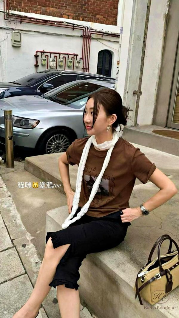 FW2637 秋季 貓咪塗鴉上衣 附圍巾 