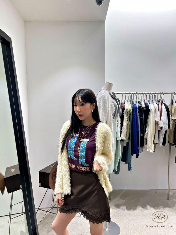 FW3826 秋季 馬靴上有可愛蕾絲的tee 
