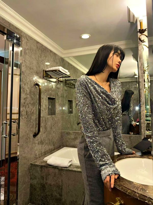 FWKR83 冬季 前後都可以穿的亮片上衣 