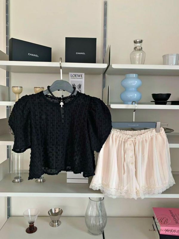 SS462 春季 好喜歡蓬蓬的刺繡圖案上衣 