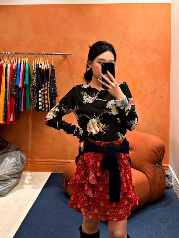 FW2627 秋季 好美的波浪碎花半身裙 