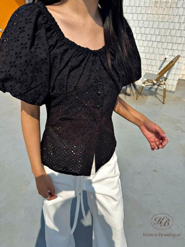 SS424 春季 可拉平領的簍空雕花上衣 