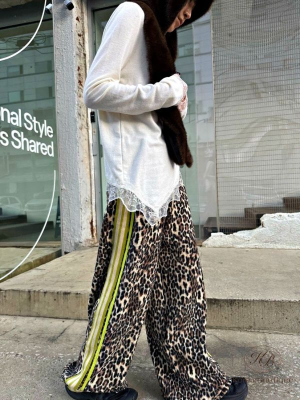 SS11 冬季 下擺有蕾絲設計的上衣 絨布面 