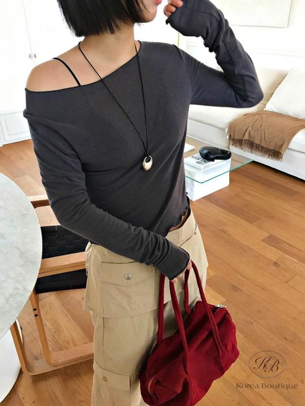 SS206 春季 木耳邊大圓領素面上衣 