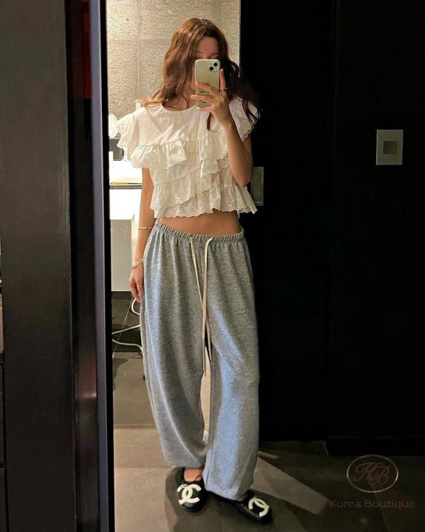 SS368 春季 好好看的荷葉邊雕花上衣 