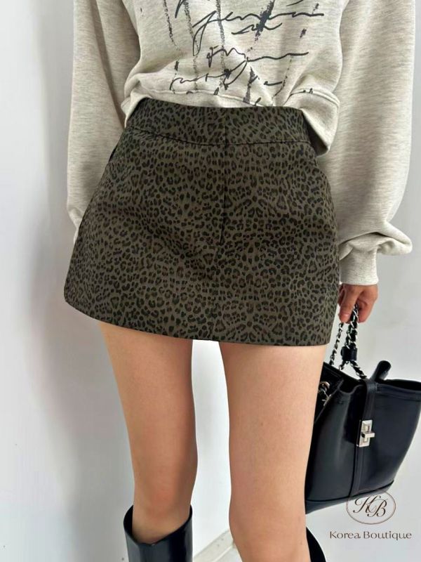Fw339 秋季 顏色特別的豹紋褲裙 
