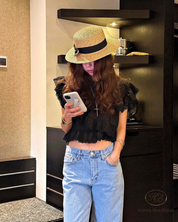 SS368 春季 好好看的荷葉邊雕花上衣 