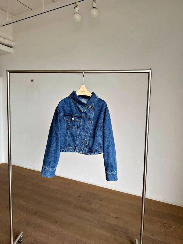 FW2773 秋季 客人點菜款 可立領造型的短版牛仔外套 