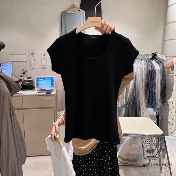 Su18 夏裝 U口領tee 