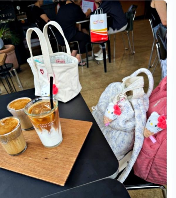 Fw137 韓國 三麗歐 kitty冰淇淋吊飾 