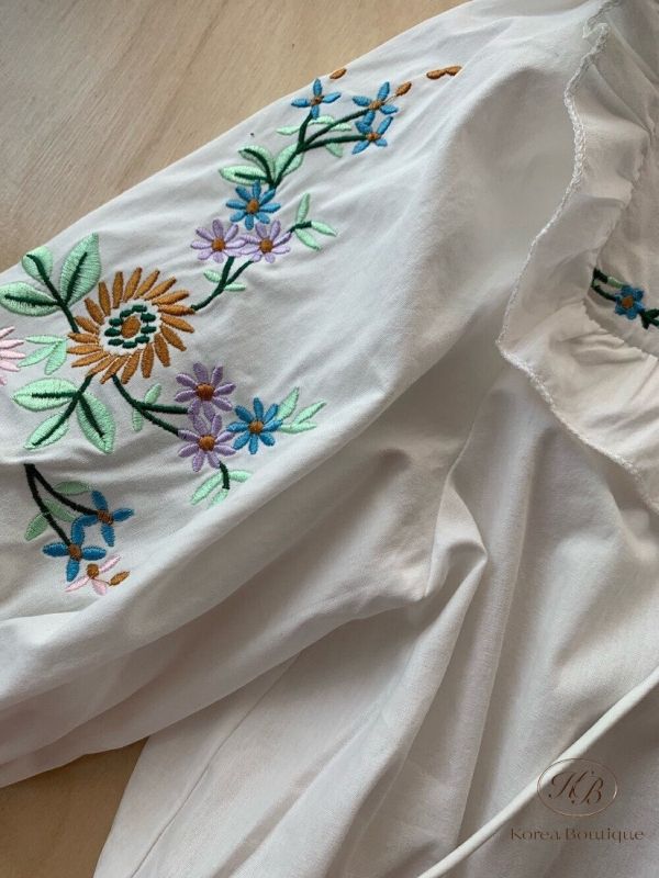 Su20 夏裝 刺繡別緻上衣 