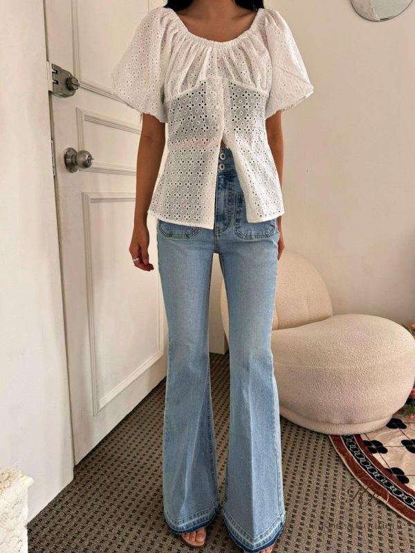 SS424 春季 可拉平領的簍空雕花上衣 