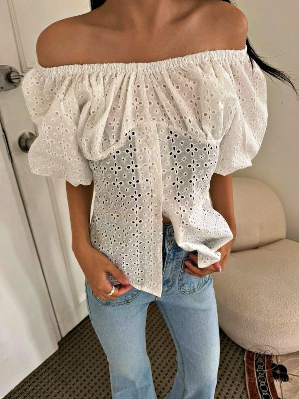 SS424 春季 可拉平領的簍空雕花上衣 