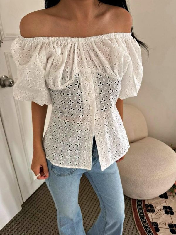 SS424 春季 可拉平領的簍空雕花上衣 