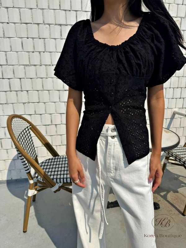 SS424 春季 可拉平領的簍空雕花上衣 