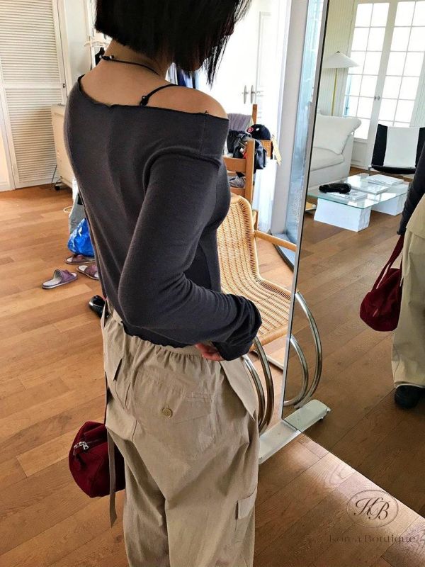 SS206 春季 木耳邊大圓領素面上衣 