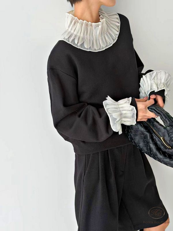 FWKR34 冬季 領口很美的上衣 