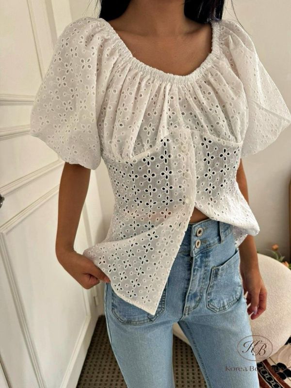 SS424 春季 可拉平領的簍空雕花上衣 